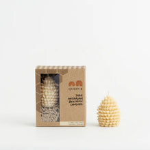 Load image into Gallery viewer, Queen B Small Pine Cones - Pack of 2