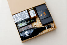 Load image into Gallery viewer, The Classic Hamper