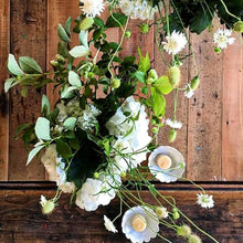 Load image into Gallery viewer, Queen B Tealight Beeswax Candles 5 Pack (8-9hr Burn Time)