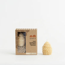 Load image into Gallery viewer, Queen B Small Pine Cones - Pack of 2